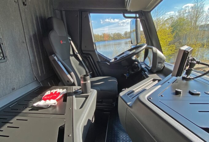 Un porteur tout confort : Manitowoc lance une nouvelle cabine porteur pour ses grues tout-terrain Grove à quatre et cinq essieux, d’une capacité de levage maximale de 150 tonnes (Image 2) Added-comfort-for-operators-Manitowoc-launches-new-carrier-cab-on-four-and-five-axle-Grove-all-terrain-cranes-2.jpg