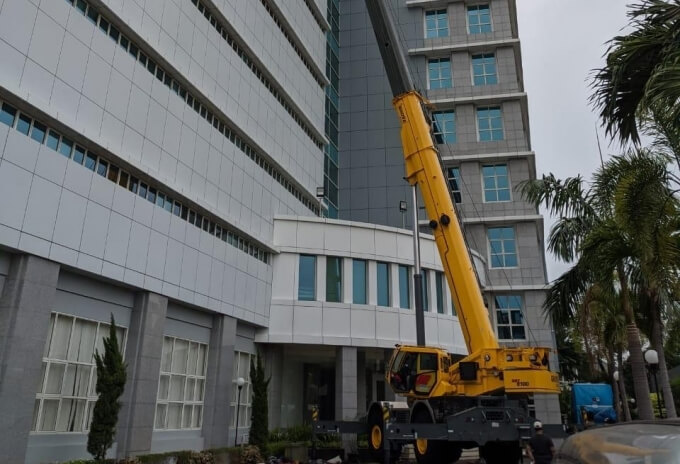 Manitowoc delivers Indonesia’s first Grove GRT8100 to Surabaya Express (Picture 1) Manitowoc-delivers-Indonesias-first-Grove-GRT8100-to-Surabaya-Express-01.jpg