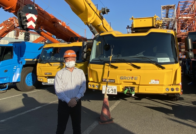 Shohei Konno, GM and president at G Machinery, with the latest Grove arrivals in Japan. Manitowoc-appoints-G-Machinery-as-new-Grove-distributor-in-Japan-02.jpg