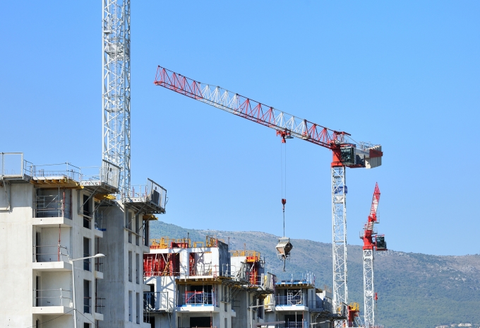 Riviera-Montage-uses-six-Potain-tower-cranes-for-the-construction-of-housing-offices-and-shops-close-to-the-new-IKEA-in-Nice-France-03.jpg