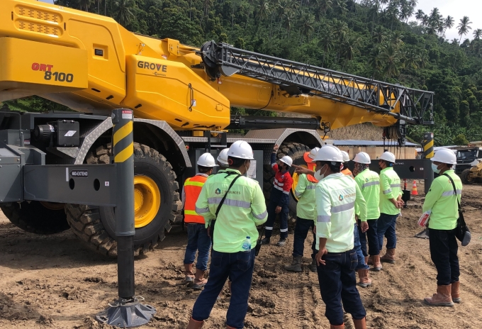 Cranserco delivers Grove GRT8100 rough-terrain crane to Indonesian gold mining business (image 2) Manitowoc-delivers-Grove-GRT8100-to-Indonesian-gold-mining-business-02.jpg