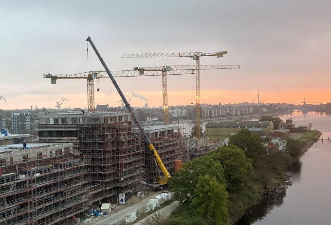 Grove GMK5250L-1 disassembles Potain MDT 132 G8 in Wilhelmshaven, Germany, in just one day (image 1) Grove-GMK5250L-1-disassembles-Potain-MDT-132-G8-in-Wilhelmshaven-Germany-in-just-one-day.jpg