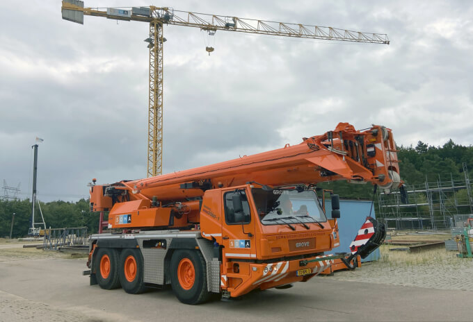 SOMA’s Grove GMK3060-1 and Potain MCT 78. Netherlands-training-facility-chooses-Grove-GMK3060-1-for-new-operators-02.jpg