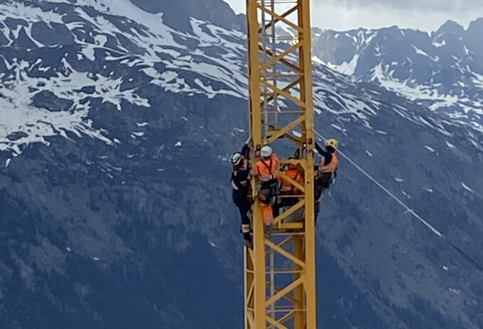 Potain MDT 109 cranes assembled by helicopter on French glacier (image 6) MTW-News--Potain-MDT-109-cranes-assembled-by-helicopter-on-French-glacier-06.jpg