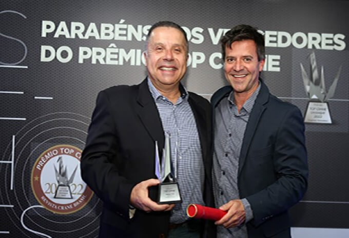 Top-Crane-Brasil-awards-crane-rental-companies-for-outstanding-performances-of-their-Manitowoc-cranes-1.JPG