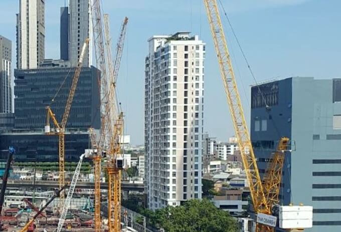 Large fleet of Potain luffing jib cranes selected for innovative skyscraper in Bangkok (image 1) Large-fleet-of-Potain-luffing-jib-cranes-selected-for-innovative-skyscraper-in-Bangkok-01.jpg