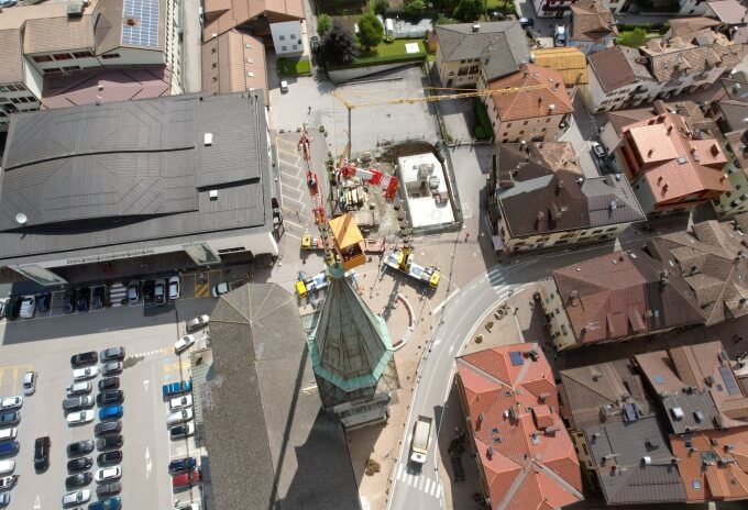 Two-Grove-all-terrain-cranes-team-up-to-repair-historic-Italian-church-2.jpg