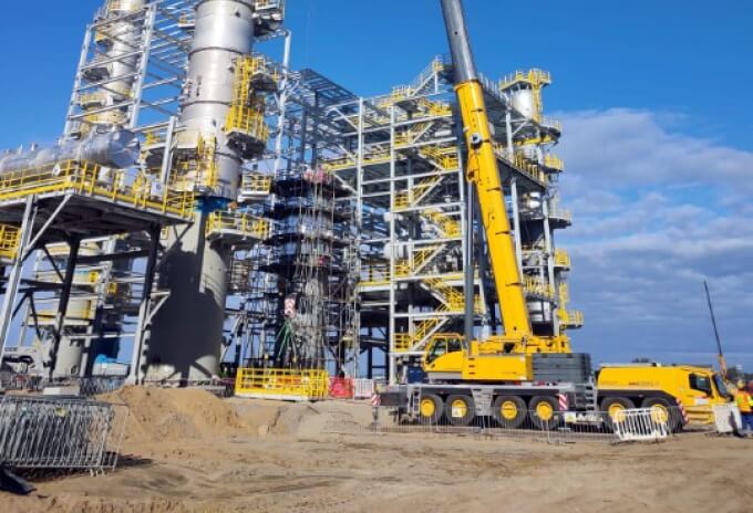 The company’s latest Grove cranes are at work on various sites, from stadium construction to wind turbine installation and petrochemical/chemical plant projects. Polish-crane-rental-company-Petrolift-expands-fleet-with-21-new-Grove-cranes-3.jpg