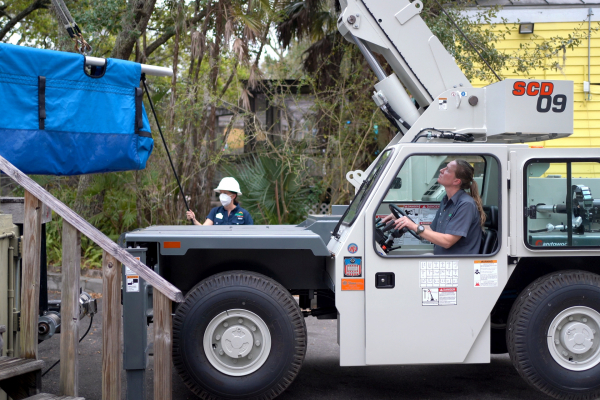 Florida manatees gain ‘lift’ from Shuttlelift SCD09 industrial crane at ZooTampa (image 2)