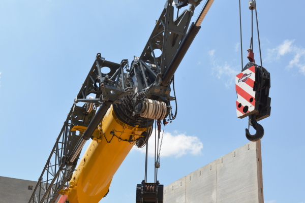 Groves-new-heavy-duty-jib-equips-GRT9165-rough-terrain-for-precast-work-5.jpg