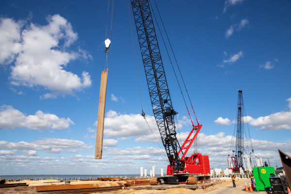Mega-fleet-of-Manitowoc-crawler-cranes-creates-a-new-chapter-in-the-history-of-iconic-Florida-bridge-3.jpg