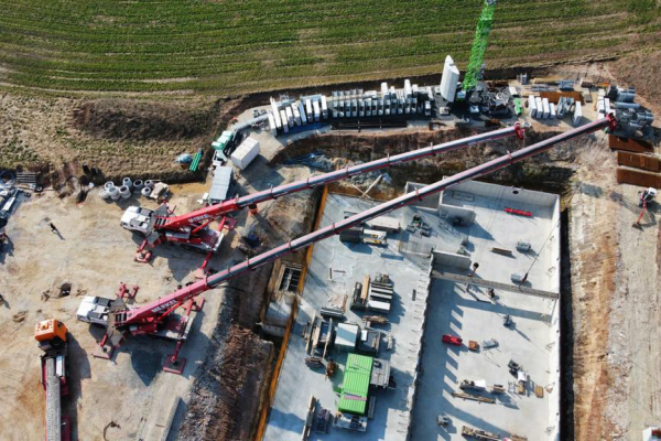 Merkel-Autocrane-selects-Grove-pair-for-complex-tandem-lift-2.jpg