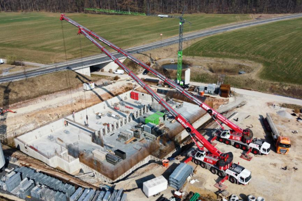 Merkel-Autocrane-selects-Grove-pair-for-complex-tandem-lift-4.jpg