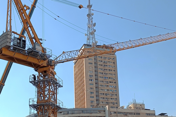 IDP-erects-Egypts-first-Potain-MCR-295-cranes-for-prestigious-Maspero-Triangle-project-4.jpg