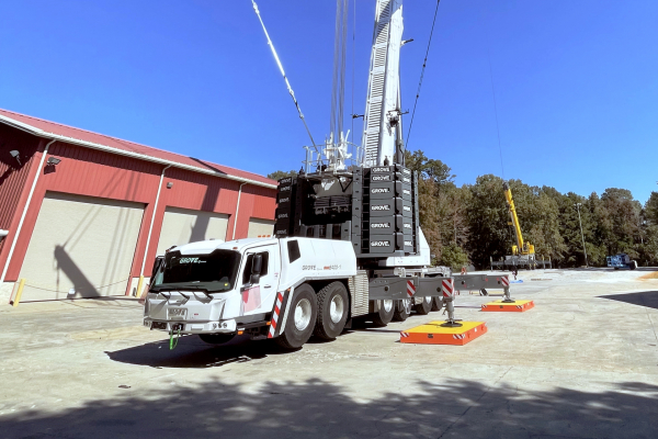 First-Grove-GMK6400-1-in-North-America-goes-to-Heaton-Erecting-in-Georgia-2.jpg