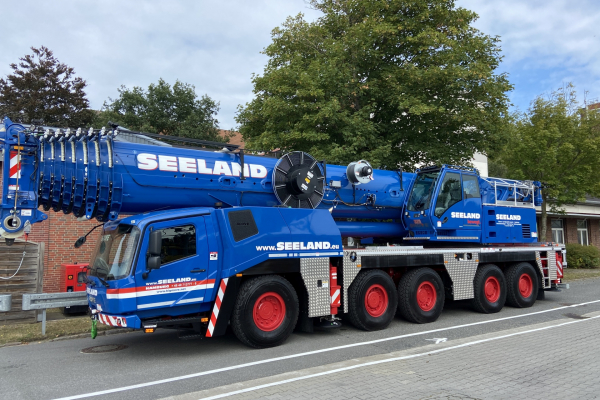 German-company-Gustav-Seeland-makes-new-Grove-GMK5250XL-1-its-largest-crane-5.jpg
