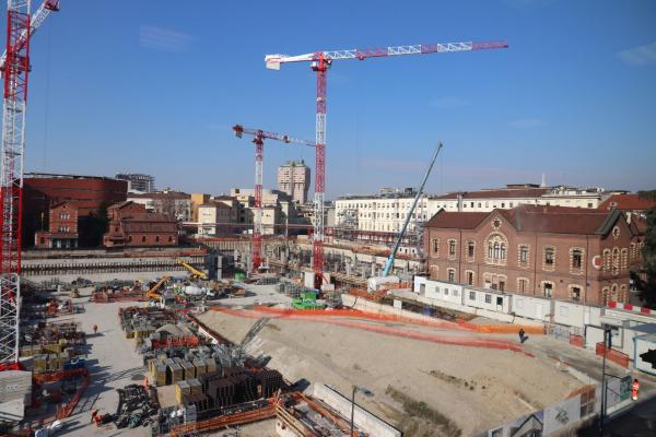 Potain-cranes-to-aid-major-renovation-of-historic-Milan-hospital-in-Italy-03.jpg