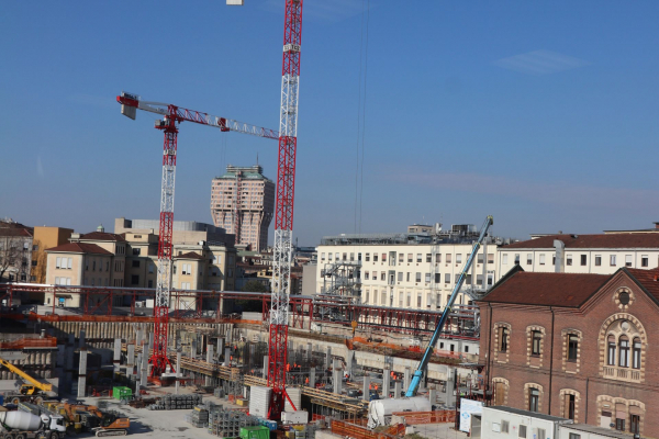 Potain-cranes-to-aid-major-renovation-of-historic-Milan-hospital-in-Italy-05.jpg