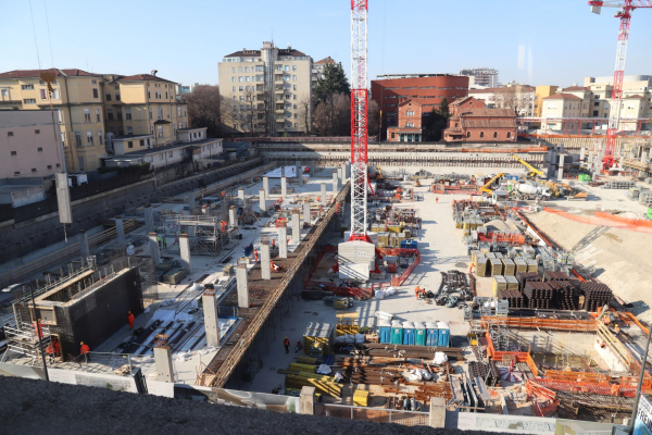 Potain-cranes-to-aid-major-renovation-of-historic-Milan-hospital-in-Italy-06.jpg