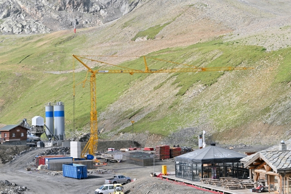 Potain-cranes-triumph-in-remote-French-Alps-cable-car-project-04.jpg