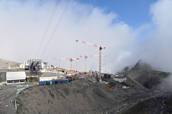 Potain-cranes-triumph-in-remote-French-Alps-cable-car-project-05.jpg