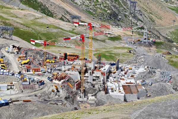 Potain-cranes-triumph-in-remote-French-Alps-cable-car-project-07.jpg
