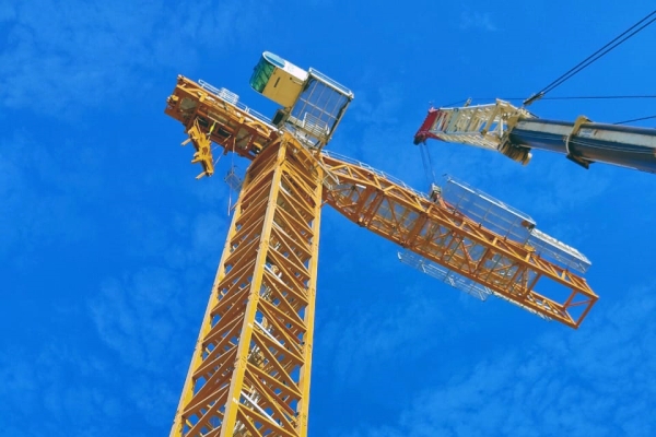 Range-topping-Potain-cranes-debut-on-prestigious-Saudi-Arabia-resort-project-3.JPG