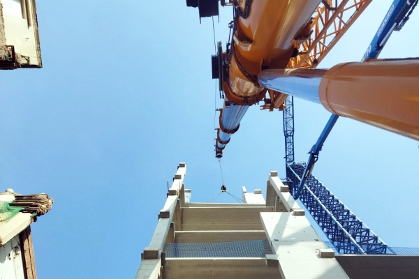 Spanish-crane-rental-company-chooses-Grove-for-local-hospital-remodeling-05.jpg