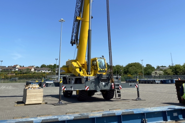 PSG-Marine-and-Logistics-takes-delivery-of-the-first-Grove-GRT8100-1-to-arrive-in-the-UK-06.jpg