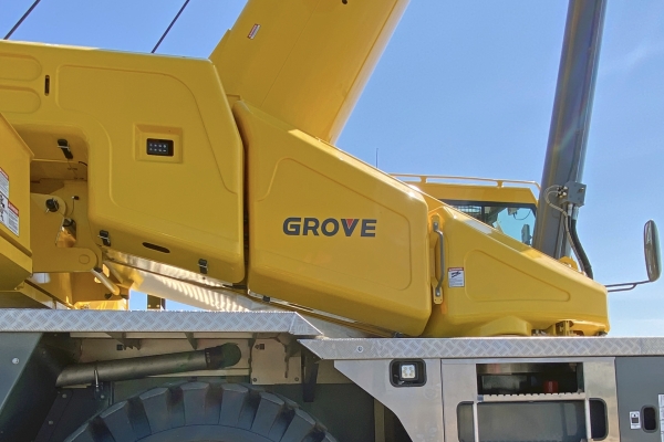 PSG-Marine-and-Logistics-takes-delivery-of-the-first-Grove-GRT8100-1-to-arrive-in-the-UK-08.jpg