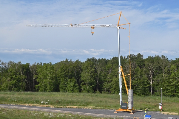 Potain-launches-first-crane-in-the-new-Evy-self-erecting-range-01.jpg