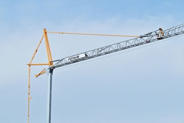 Potain-launches-first-crane-in-the-new-Evy-self-erecting-range-04.jpg