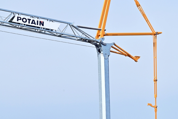 Potain-launches-first-crane-in-the-new-Evy-self-erecting-range-05.jpg