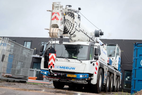 Dutch-prefab-specialist-buys-first-Grove-crane-and-immediately-sets-it-to-work-1.jpg