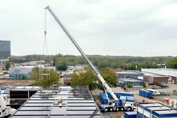Dutch-prefab-specialist-buys-first-Grove-crane-and-immediately-sets-it-to-work-2.jpg