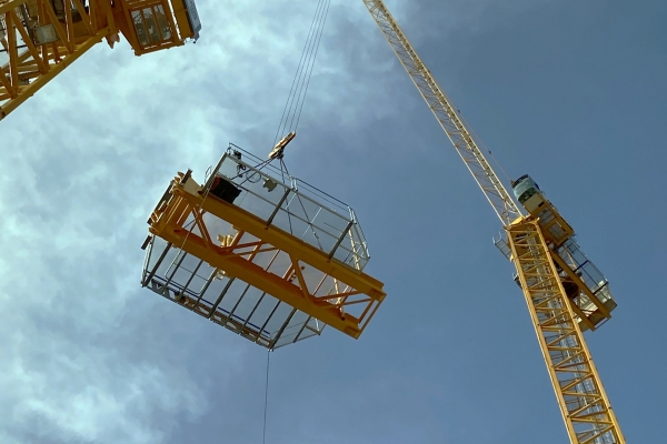 Worlds-first-Potain-MR-229-luffing-jib-crane-erected-in-London-UK-2.jpg