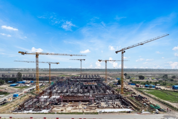 Five-Potain-cranes-chosen-for-Indias-groundbreaking-new-airport-01.jpg