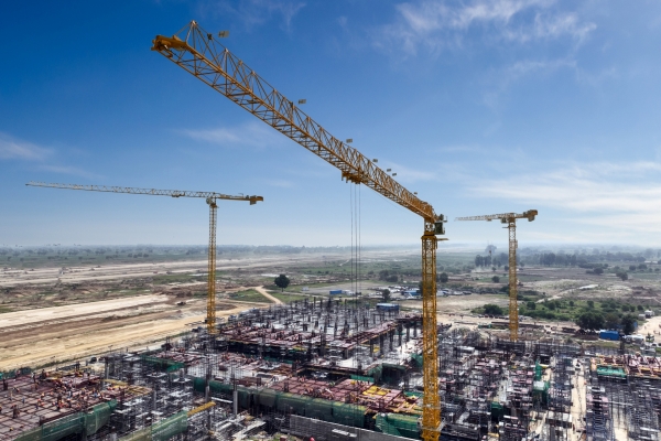 Five-Potain-cranes-chosen-for-Indias-groundbreaking-new-airport-04.jpg