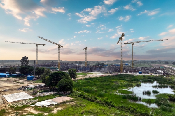 Five-Potain-cranes-chosen-for-Indias-groundbreaking-new-airport-05.jpg