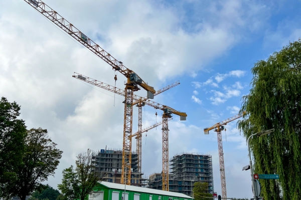 Multi-Crane-solves-De-Zaanse-Heldens-jobsite-puzzle-with-Potain-cranes-06.jpg