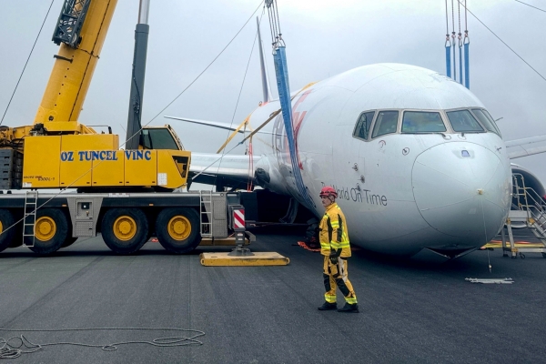 Grove-GMK6300L-1-comes-to the-rescue-following-incident-at-Istanbul-Airport-3.jpg