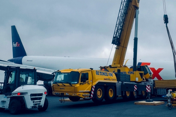 Grove-GMK6300L-1-comes-to the-rescue-following-incident-at-Istanbul-Airport-5.jpg