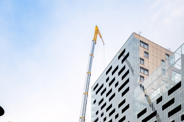 Grove-GMK6300L-1-proves-perfect-for-compact-jobsite-in-downtown-Rotterdam-01.jpg