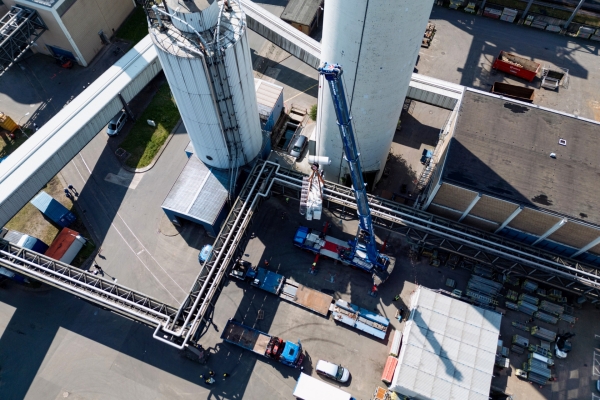 Gustav-Seeland-sends-new-Grove-GMK5250XL-1-to-work-in-Hamburg-02.jpg