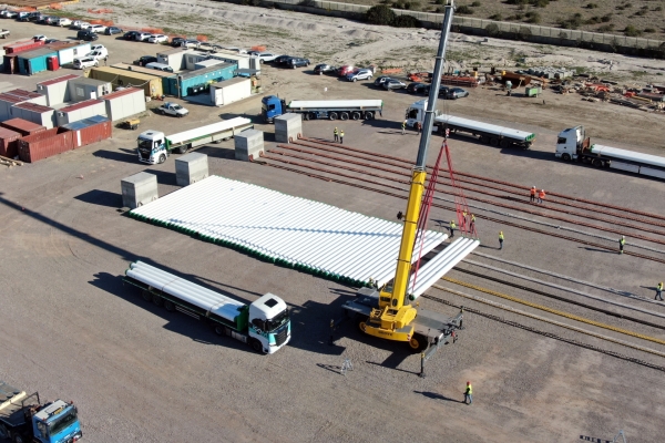 Nuova-ICOM-deploys-new-Grove-GRT8120-for-industrial-plant-build-at-major-Italian-seaport-4.jpg
