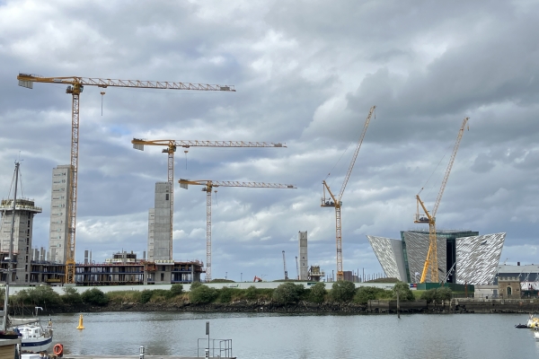 Potain-tower-cranes-using-Top-Tracing-3-on-a-jobsite-01.JPG
