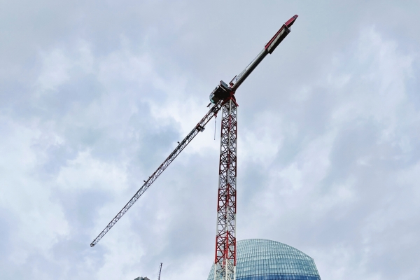Eight-Potain-cranes-team-up-to-construct-Milans-stunning-new-CityWave-building-05.jpg