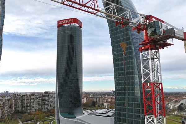 Eight-Potain-cranes-team-up-to-construct-Milans-stunning-new-CityWave-building-07.jpg