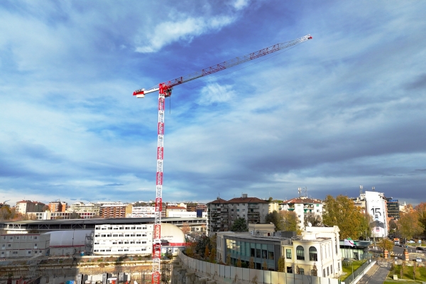Eight-Potain-cranes-team-up-to-construct-Milans-stunning-new-CityWave-building-10.jpg