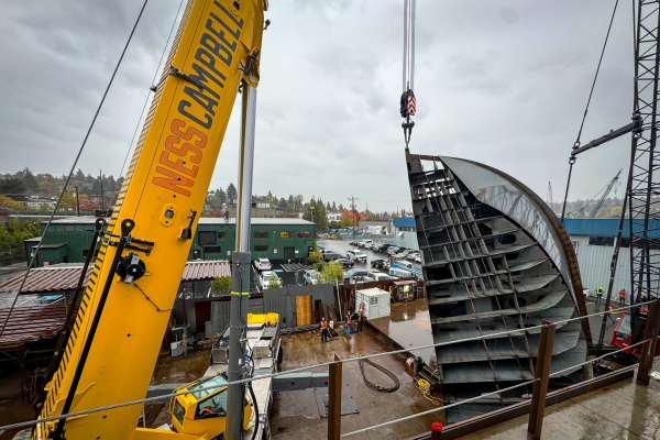 NessCampbells-new-Grove-GMK6450-1-powers-towboat-assembly-in-Seattle-05.jpg